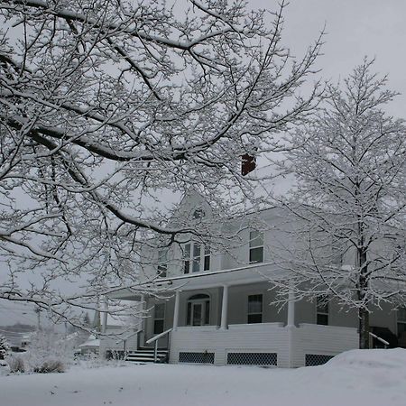The Young House Bed And Breakfast Millinocket Exteriör bild