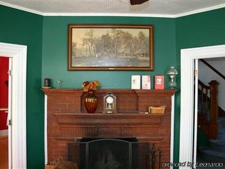 The Young House Bed And Breakfast Millinocket Inreriör bild