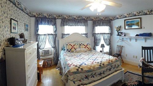 The Young House Bed And Breakfast Millinocket Exteriör bild
