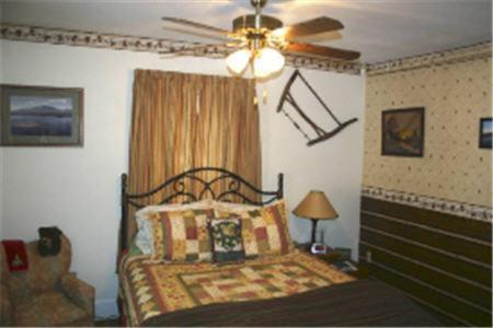 The Young House Bed And Breakfast Millinocket Rum bild